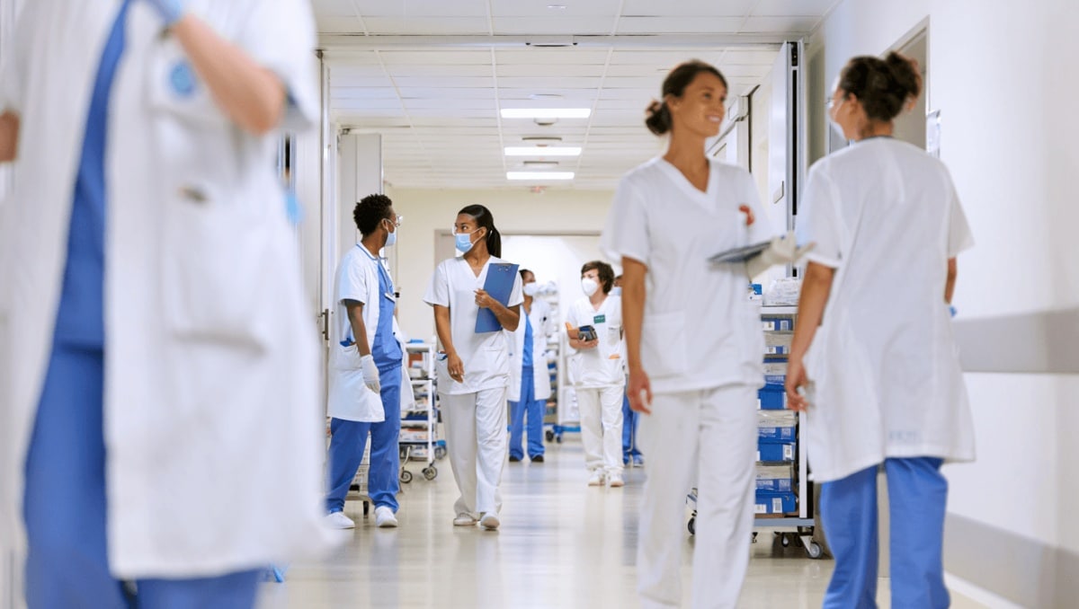 La sanidad suma 2.700 empleados más en la antesala de la campaña de verano