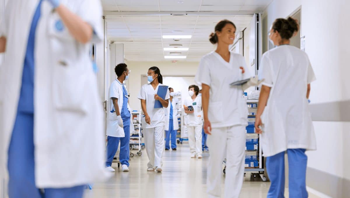 La sanidad suma 2.700 empleados más en la antesala de la campaña de verano