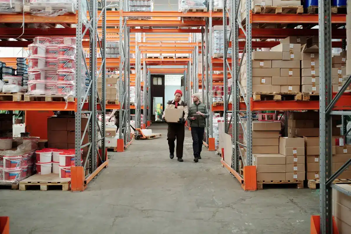 Trabajadores en logística, transporte e industria