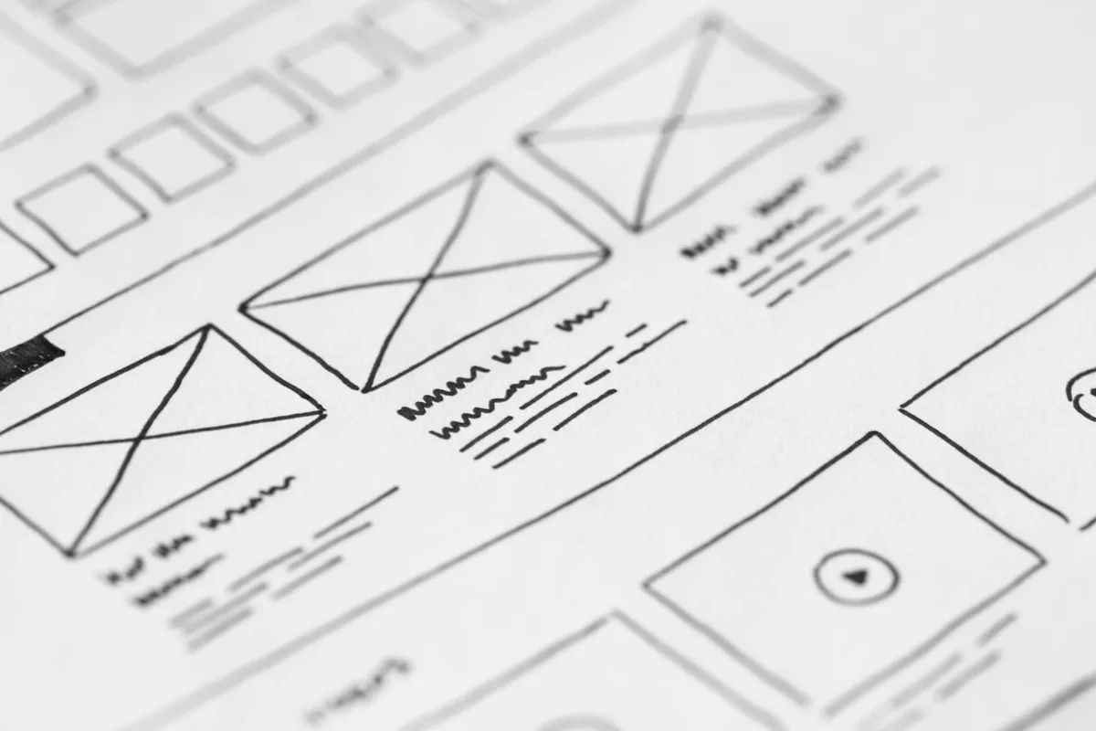 Diseño limpio de página web con estructura clara, tipografía legible y llamadas a la acción destacadas