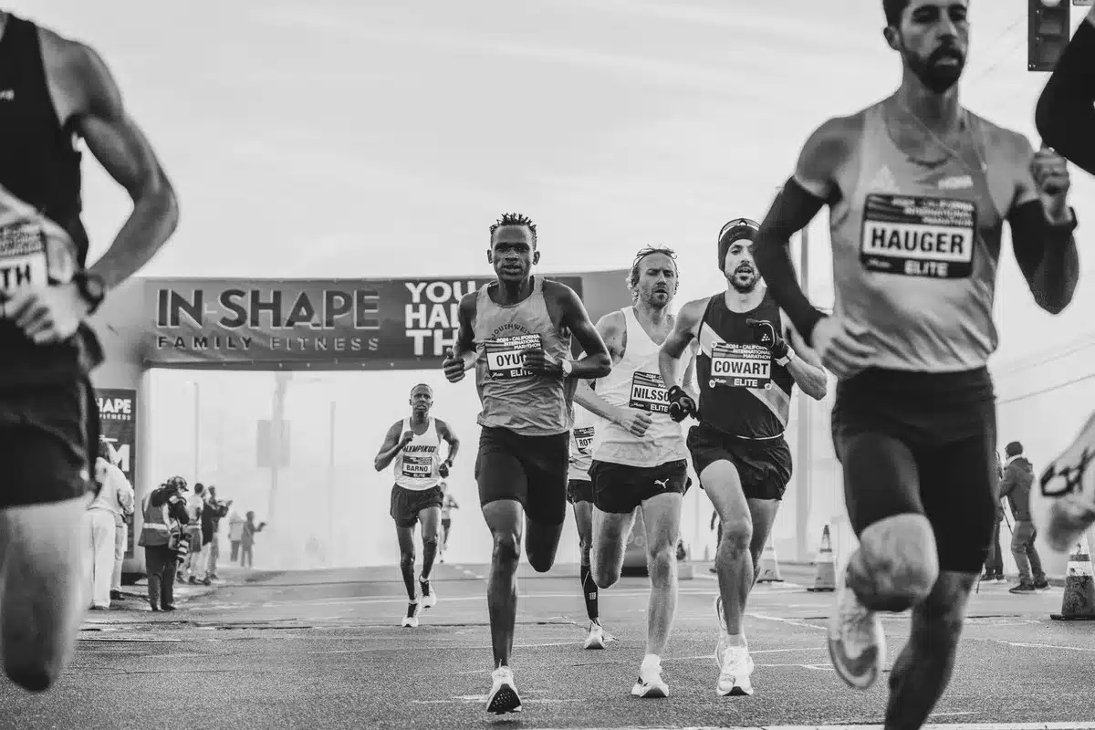 Deportista de élite en sesión de entrenamiento intensivo
