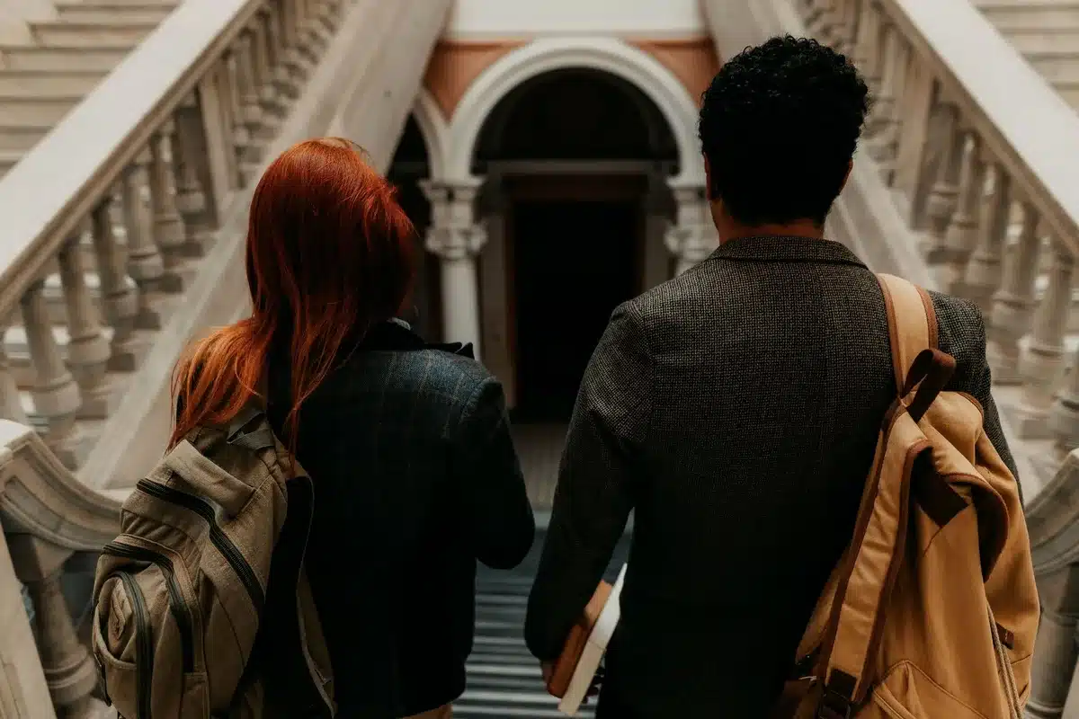 Estudiantes universitarios en programa de formación internacional con prácticas en el extranjero