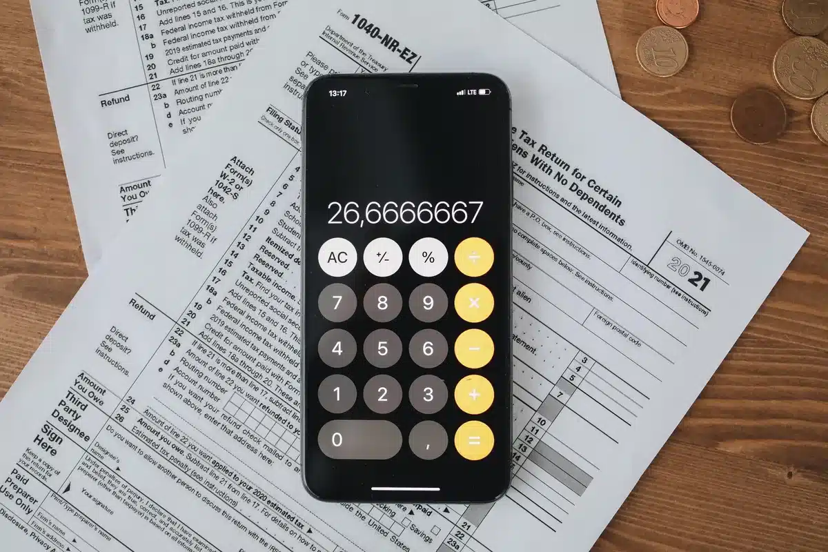 Pantalla de ordenador mostrando un formulario de declaración de impuestos en línea.