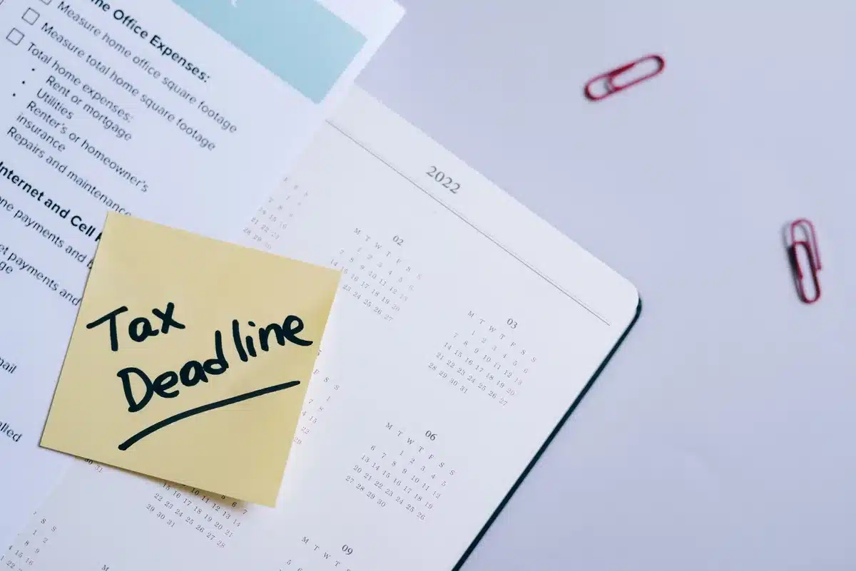 Calendario académico marcando fecha límite de preinscripción universitaria
