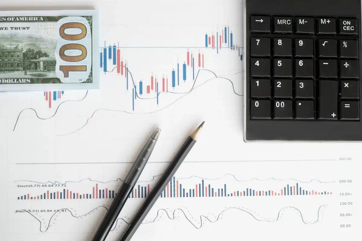 Gráficos y datos económicos sobre contribución al PIB