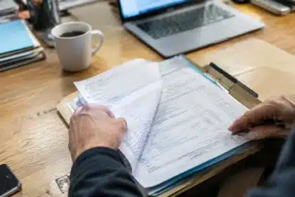 ¿Se puede cobrar el paro y trabajar como autónomo al mismo tiempo?